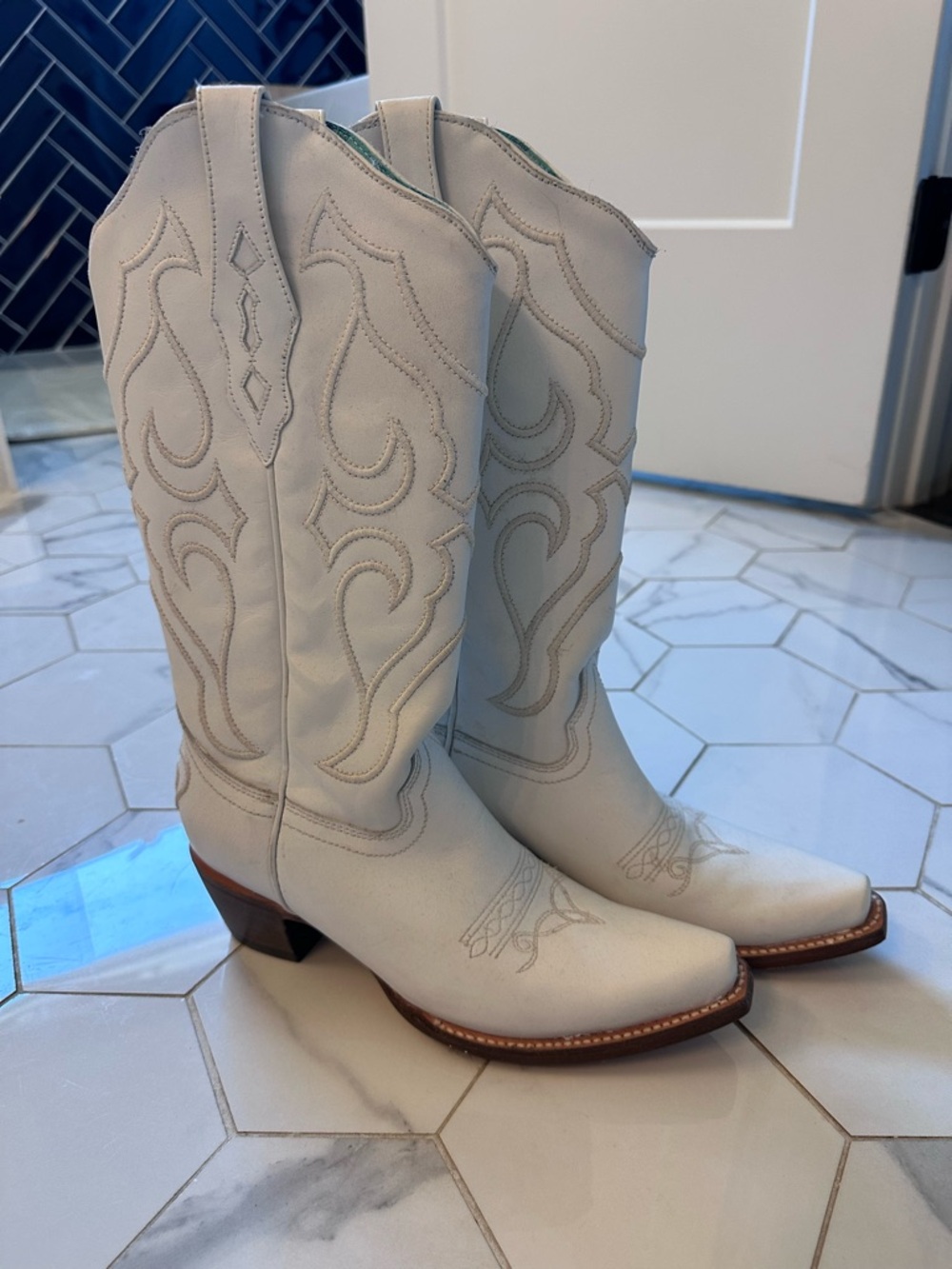 Corral White Women's Western Embroidered Heeled Boots